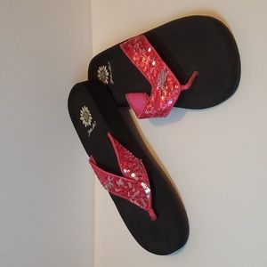 Yellow Box chamomile 8 with pink sequins